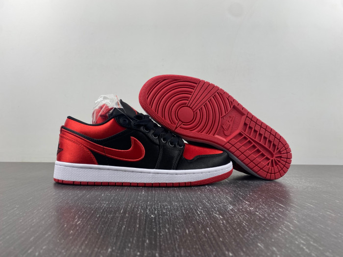 Air Jordan 1 LOW OG WMNS “Satin Bred FD4810-061