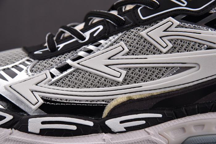 Off-White c/o Virgil Abloh