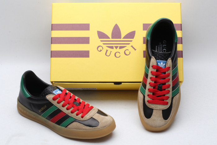 Gv*c* X ADIDA* SNEAKER