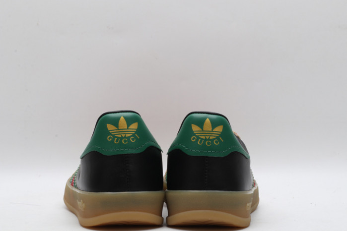 Gv*c* X ADIDA* SNEAKER