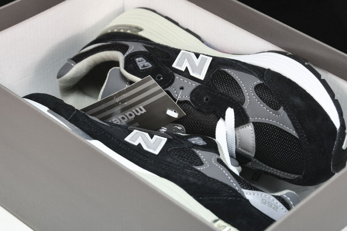 New Balance M992EB
