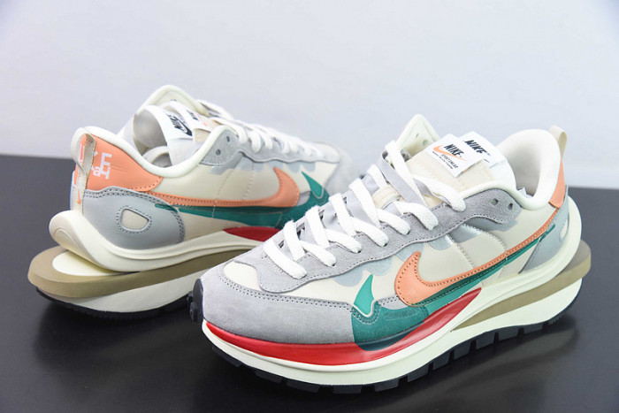 Sacai x VaporWaffle sacai 3.0 DD1875-107